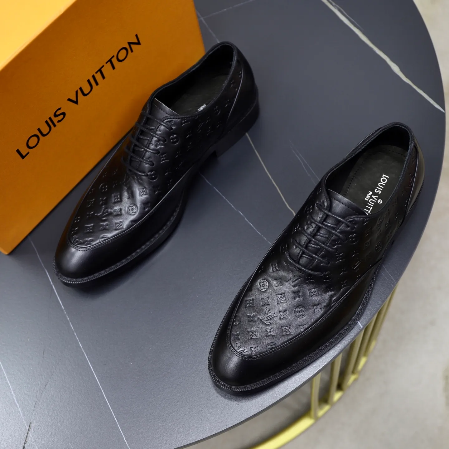 Men's shoes: 280🙅‍♂️🙅‍♂️🙅‍♂️Niuli Brand: LV Louis Vuitton Size: 39-44 (38, 45, 46 can be customized) Level: Counter classic Material: Original soft cowhide upper Comfortable cowhide lining Original lightweight outsole Style category: Formal business casual driving leather shoes Color: Color of the actual picture